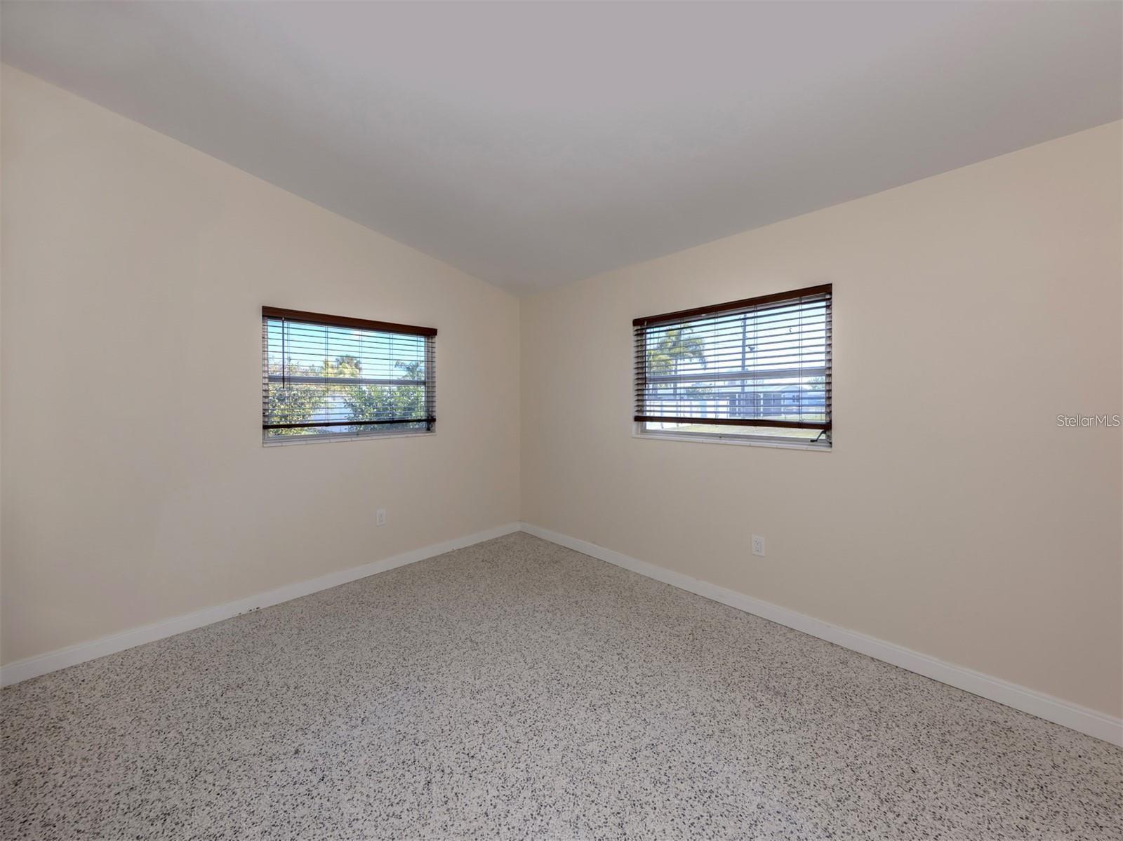 317 HILLVIEW RD — photo 22
