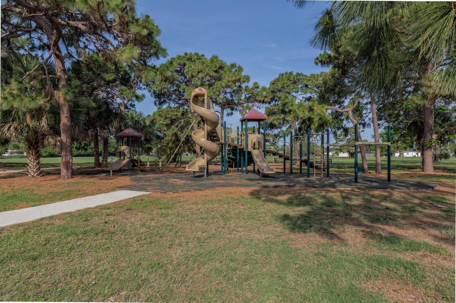 317 HILLVIEW RD — photo 36