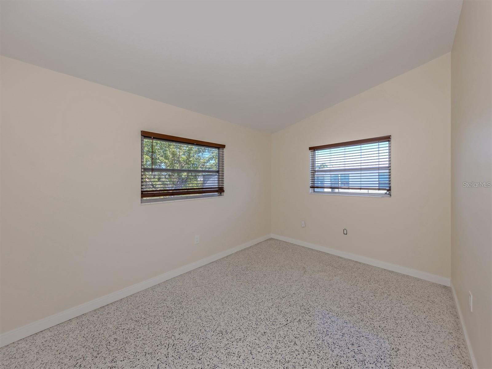 317 HILLVIEW RD — photo 25