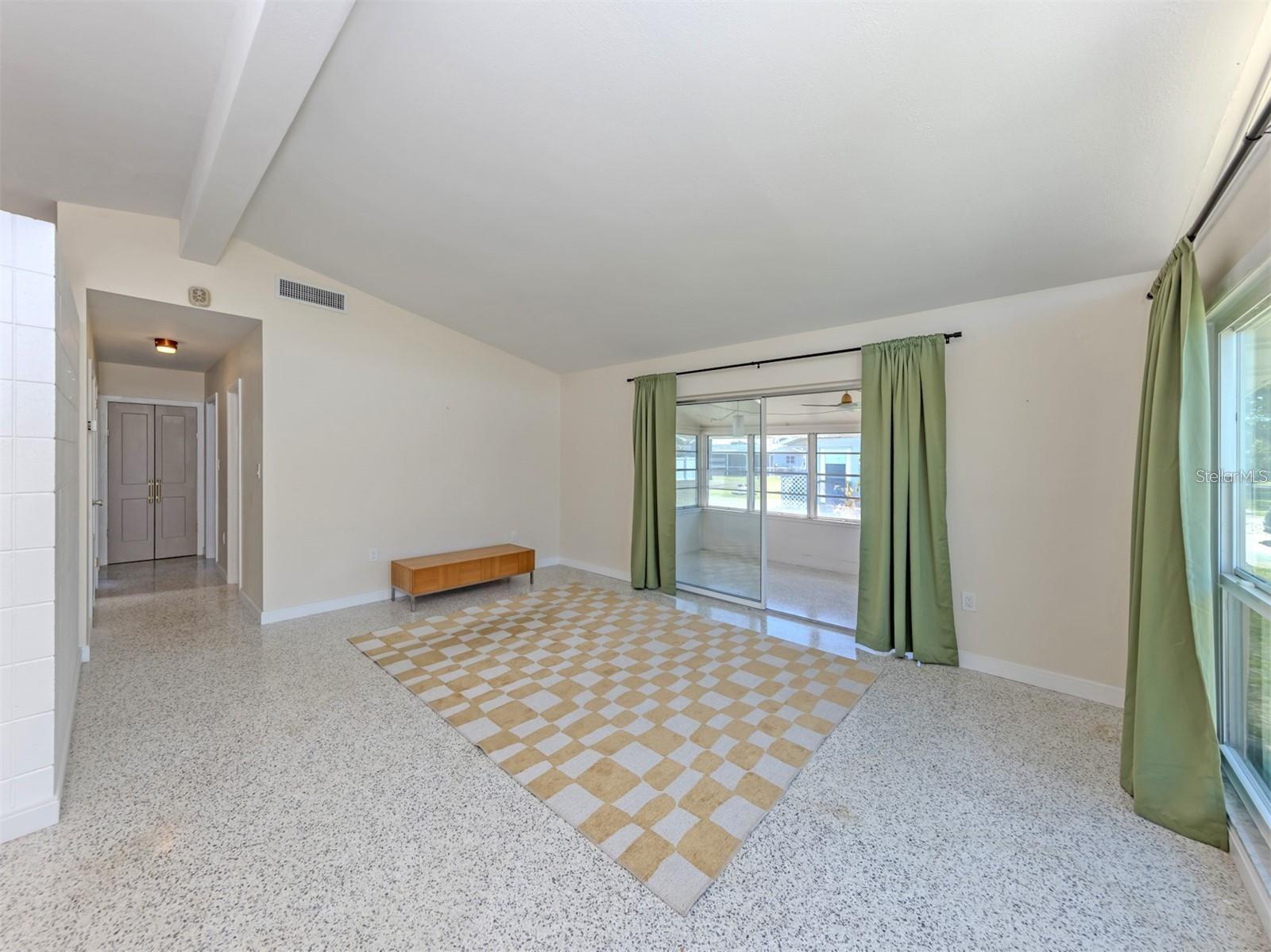 317 HILLVIEW RD — photo 8