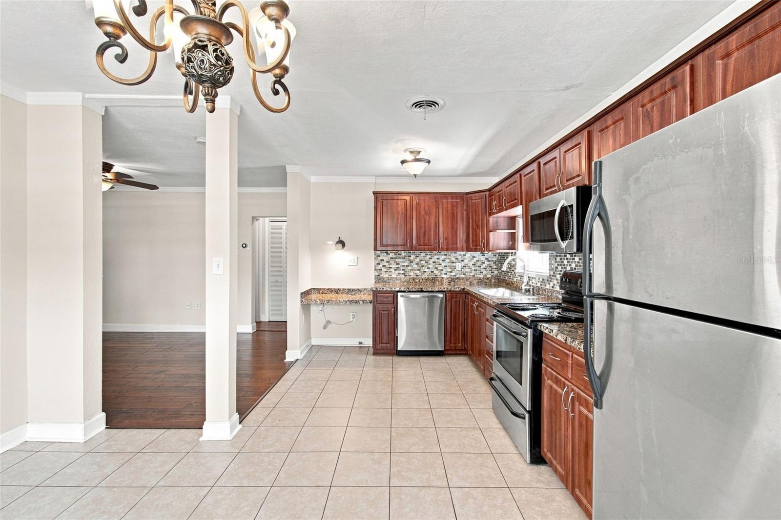 805 W BRADDOCK ST #A — photo 13