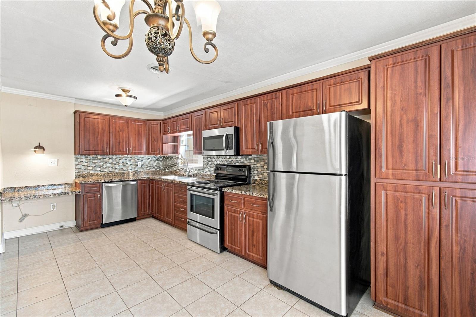 805 W BRADDOCK ST #A — photo 10