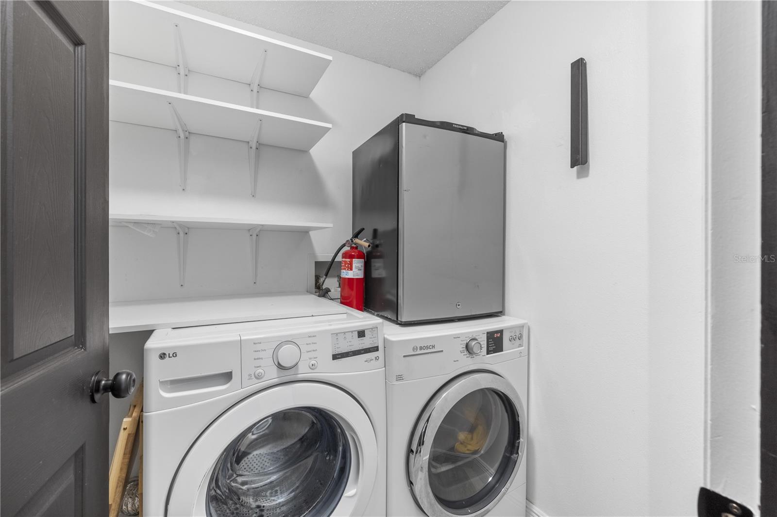 9331 PONTIAC DR — photo 44