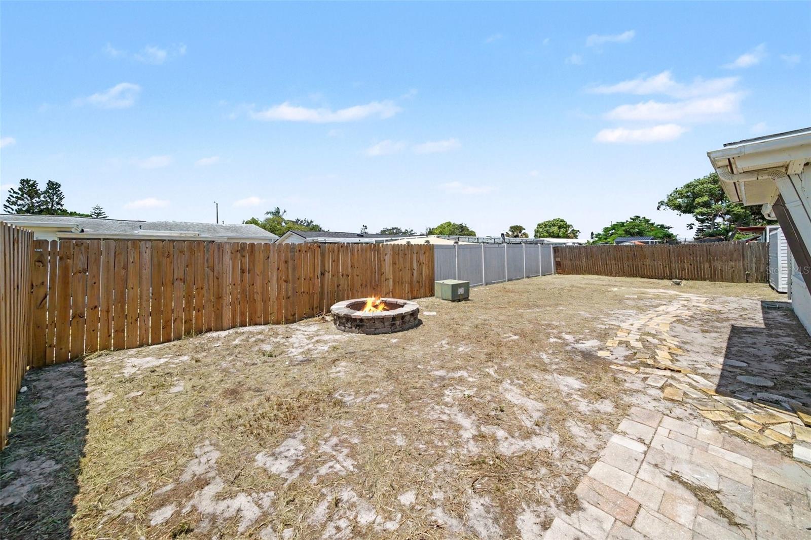 3421 ROCK ROYAL DR — photo 18
