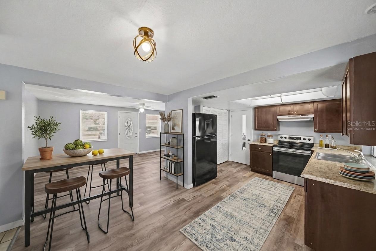 3421 ROCK ROYAL DR — photo 3