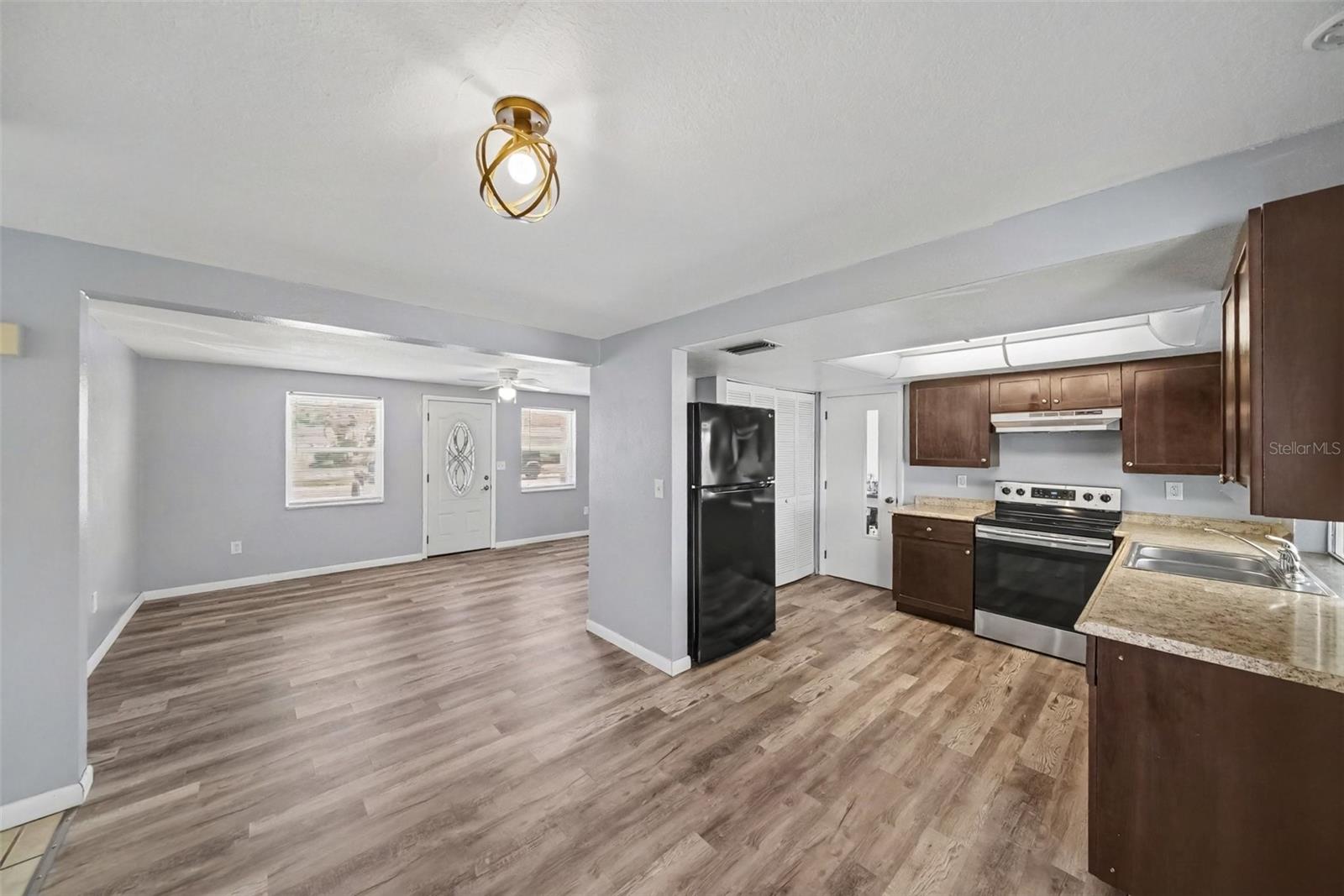 3421 ROCK ROYAL DR — photo 8