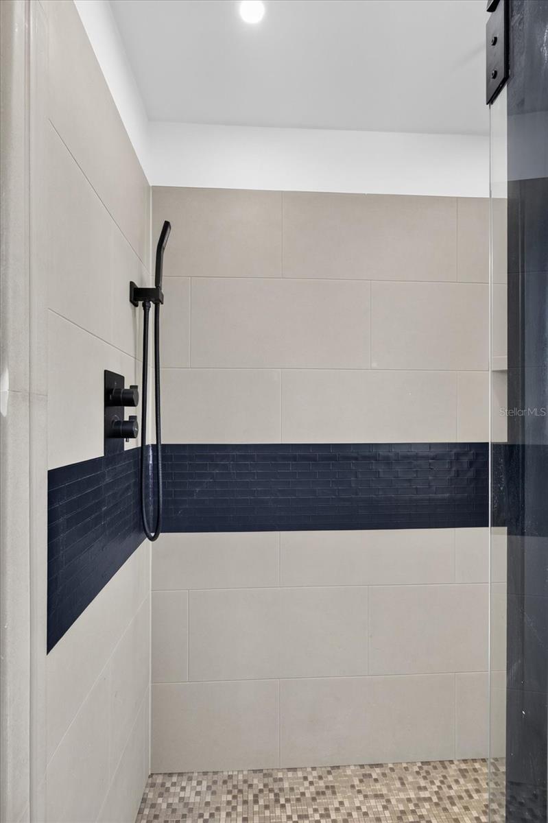 7731 BRACKEN DR — photo 31