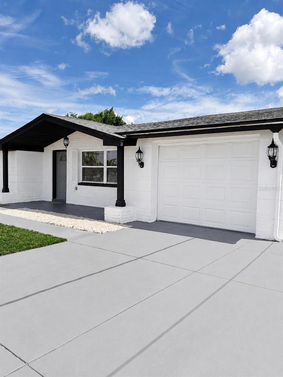 1346 CHANCELLOR DR — photo 2