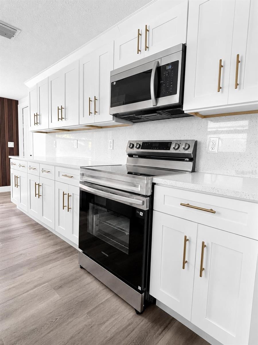 1346 CHANCELLOR DR — photo 4