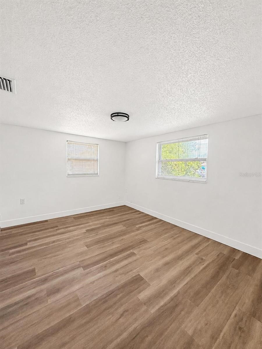 1346 CHANCELLOR DR — photo 9