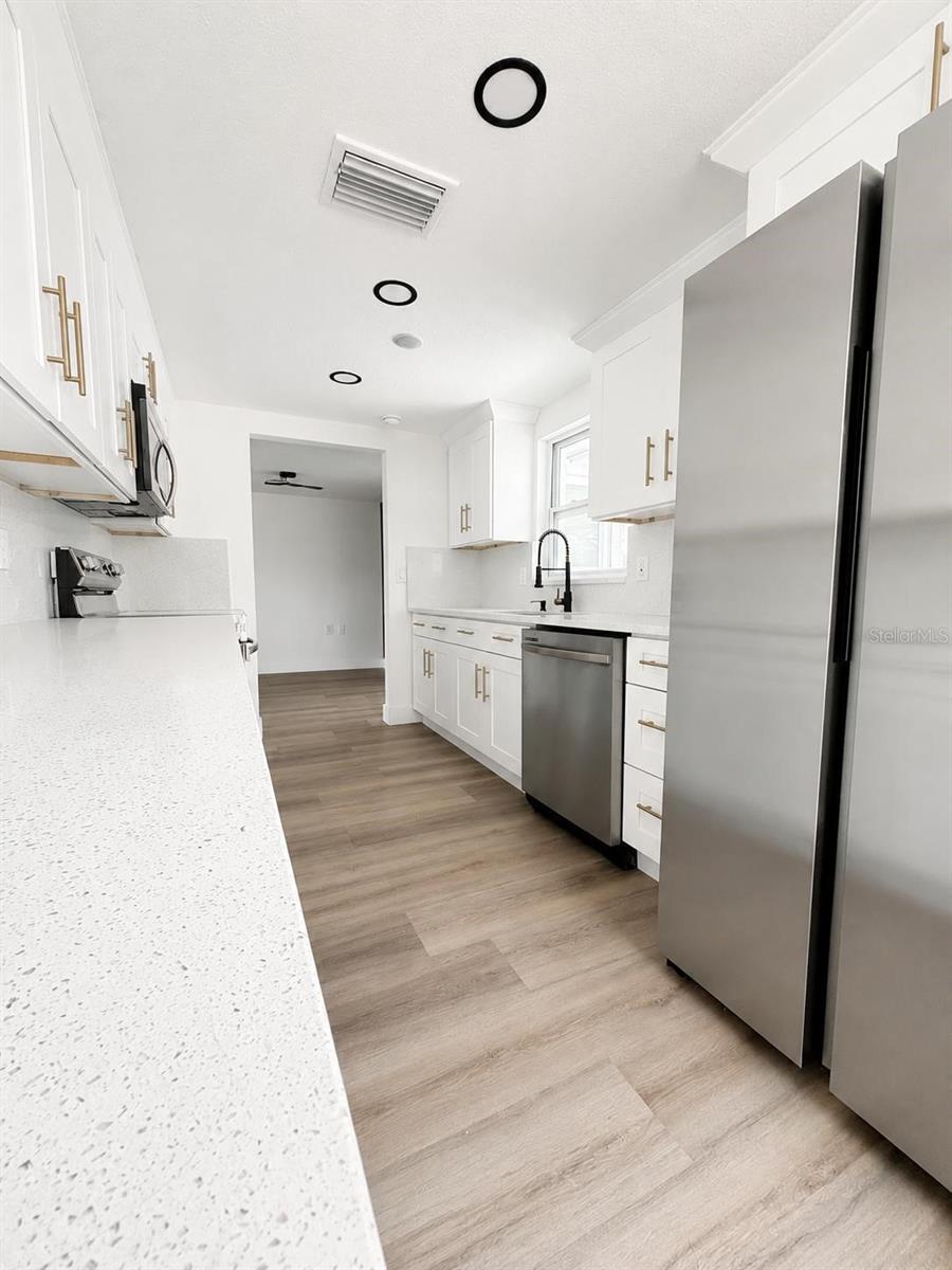 1346 CHANCELLOR DR — photo 7