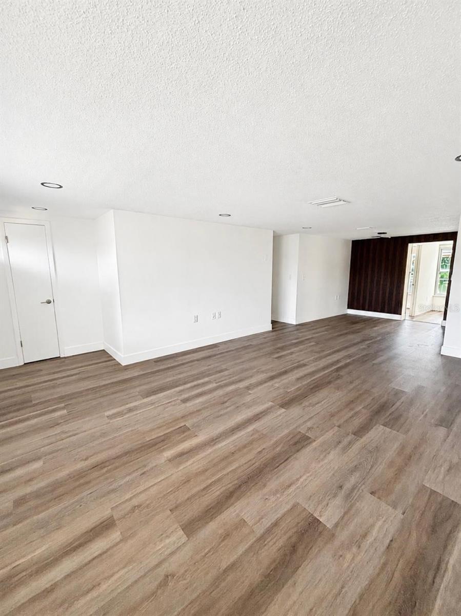 1346 CHANCELLOR DR — photo 13