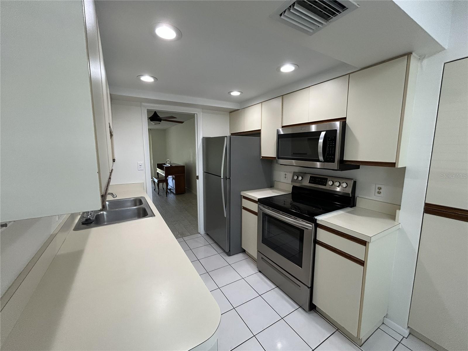 1316 PASADENA AVE S #102 — photo 9
