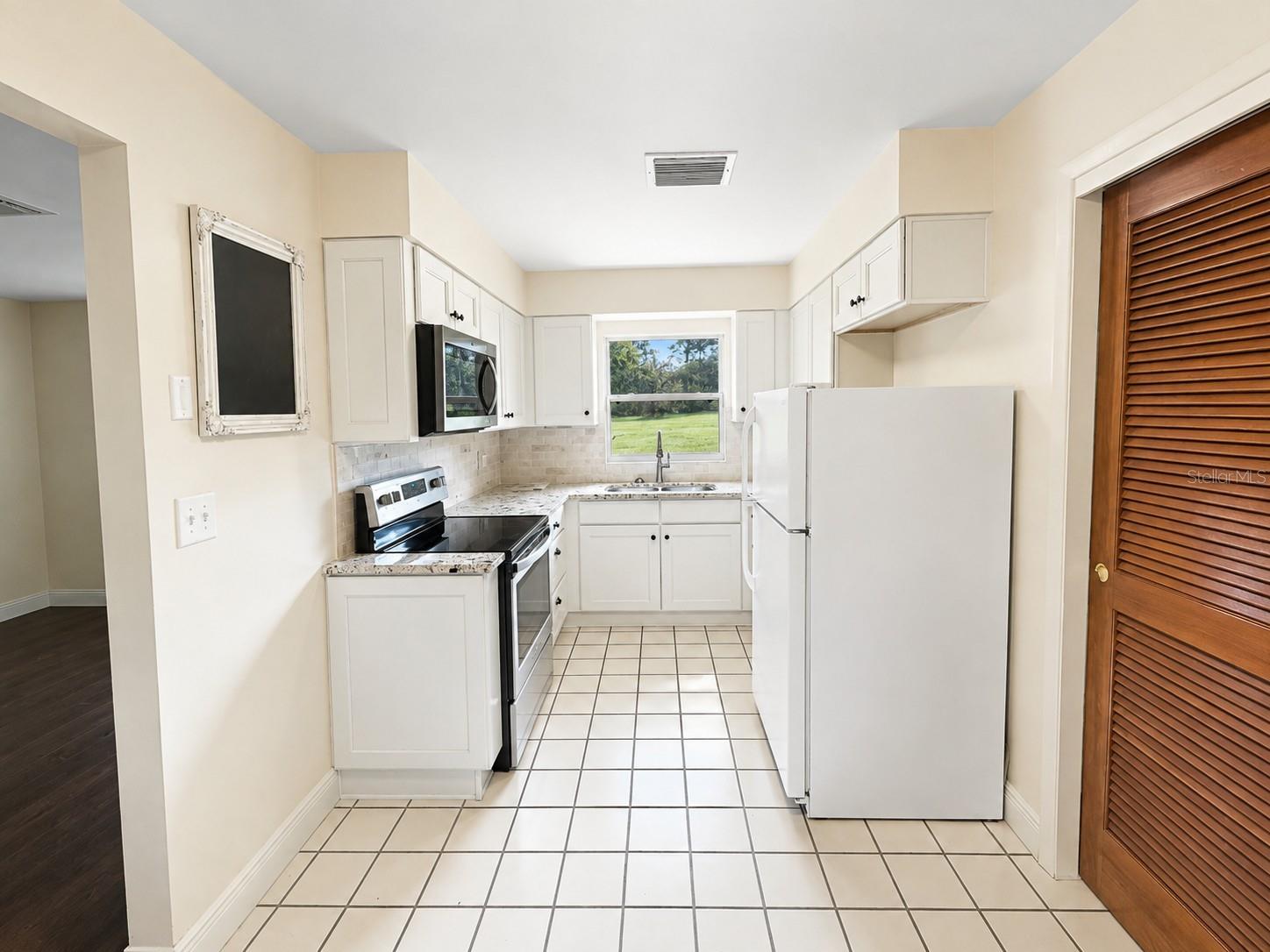 37701 CAMPHOR DR — photo 4
