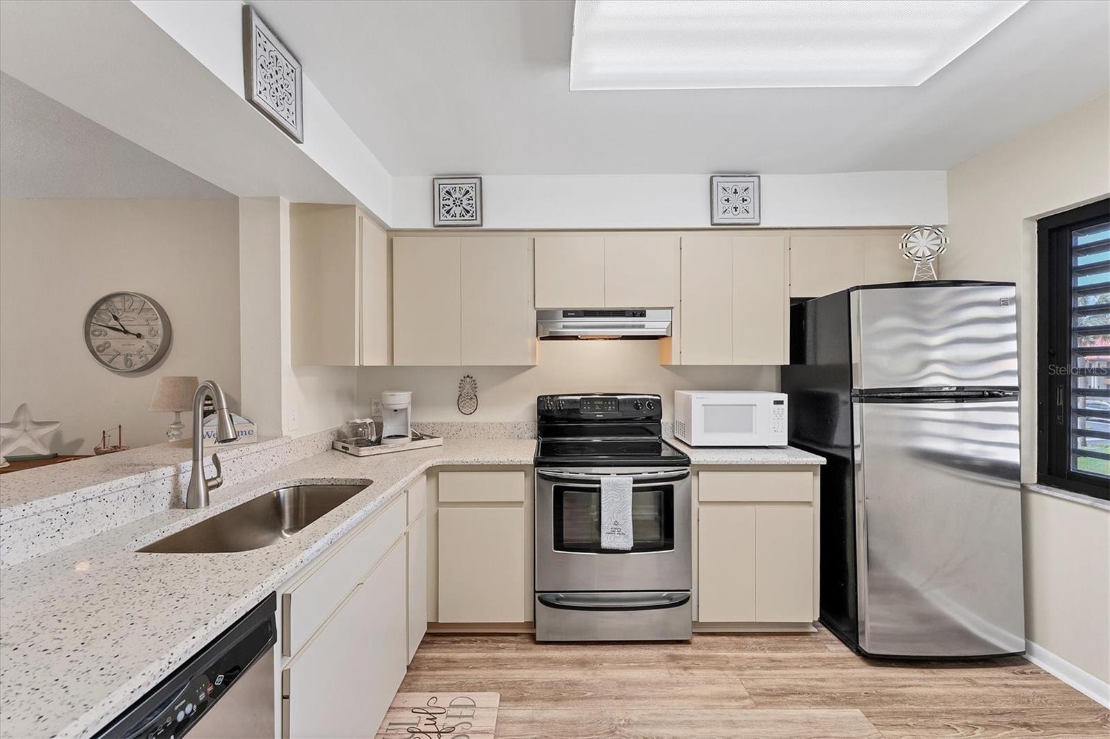 5264 LAKE VILLAGE DR #48 — photo 7