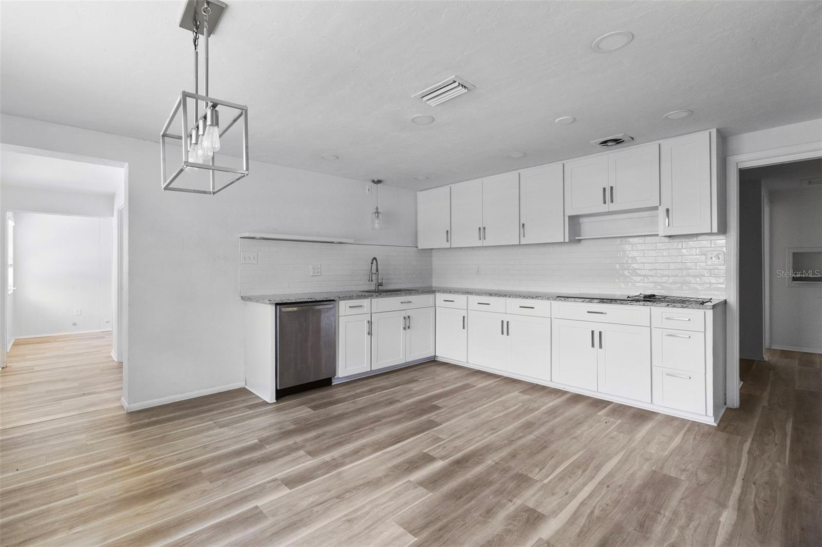 4875 NORTHWOOD AVE — photo 18