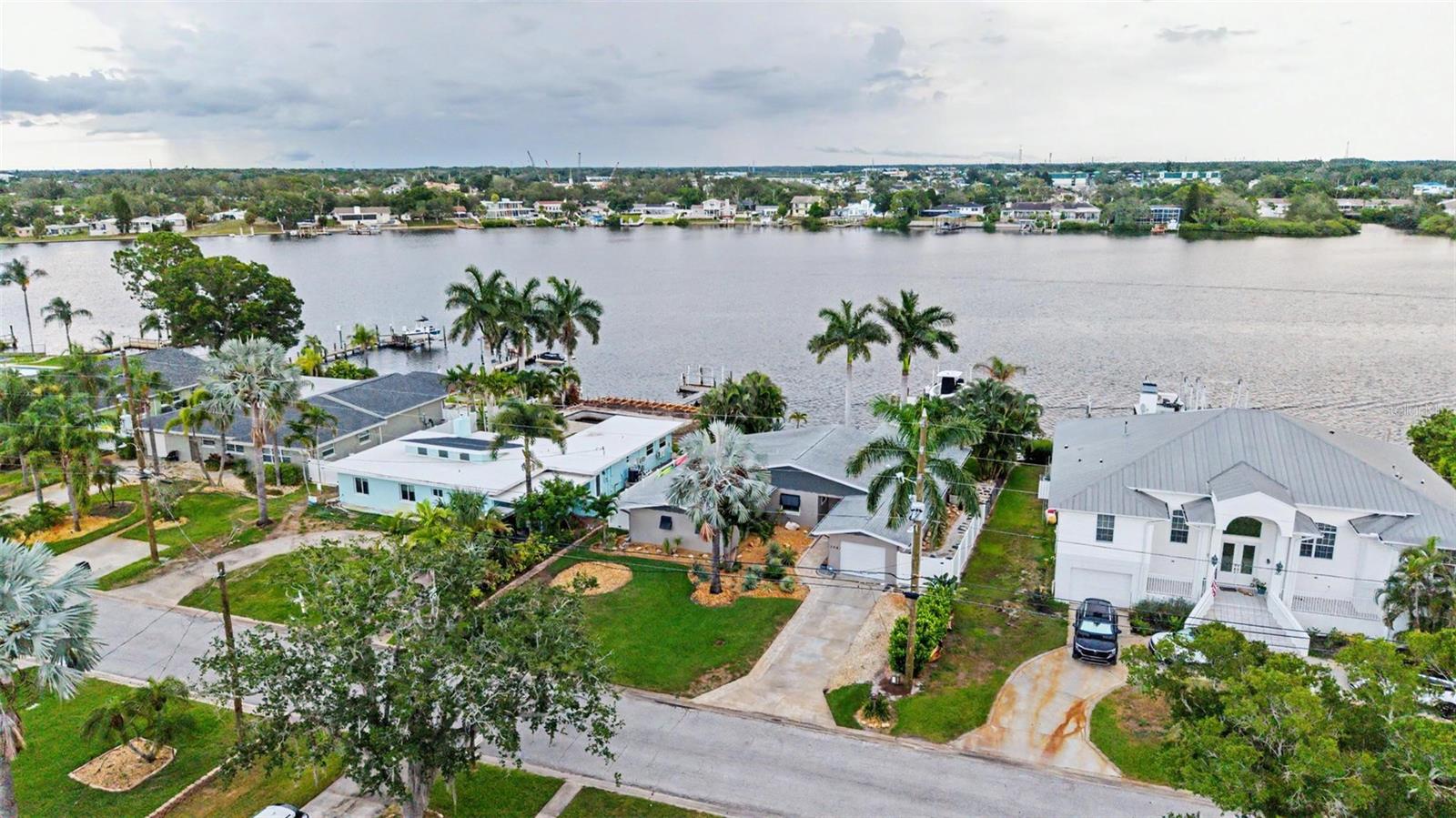 704 BAYSHORE DR — photo 3