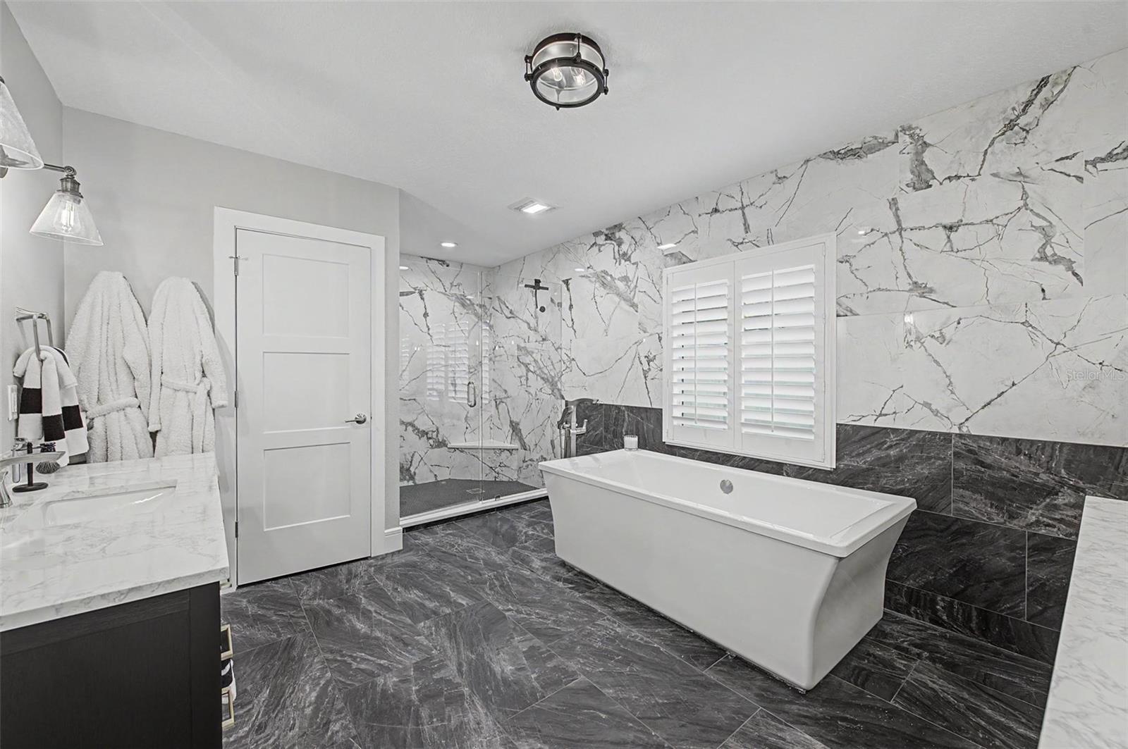 704 BAYSHORE DR — photo 37