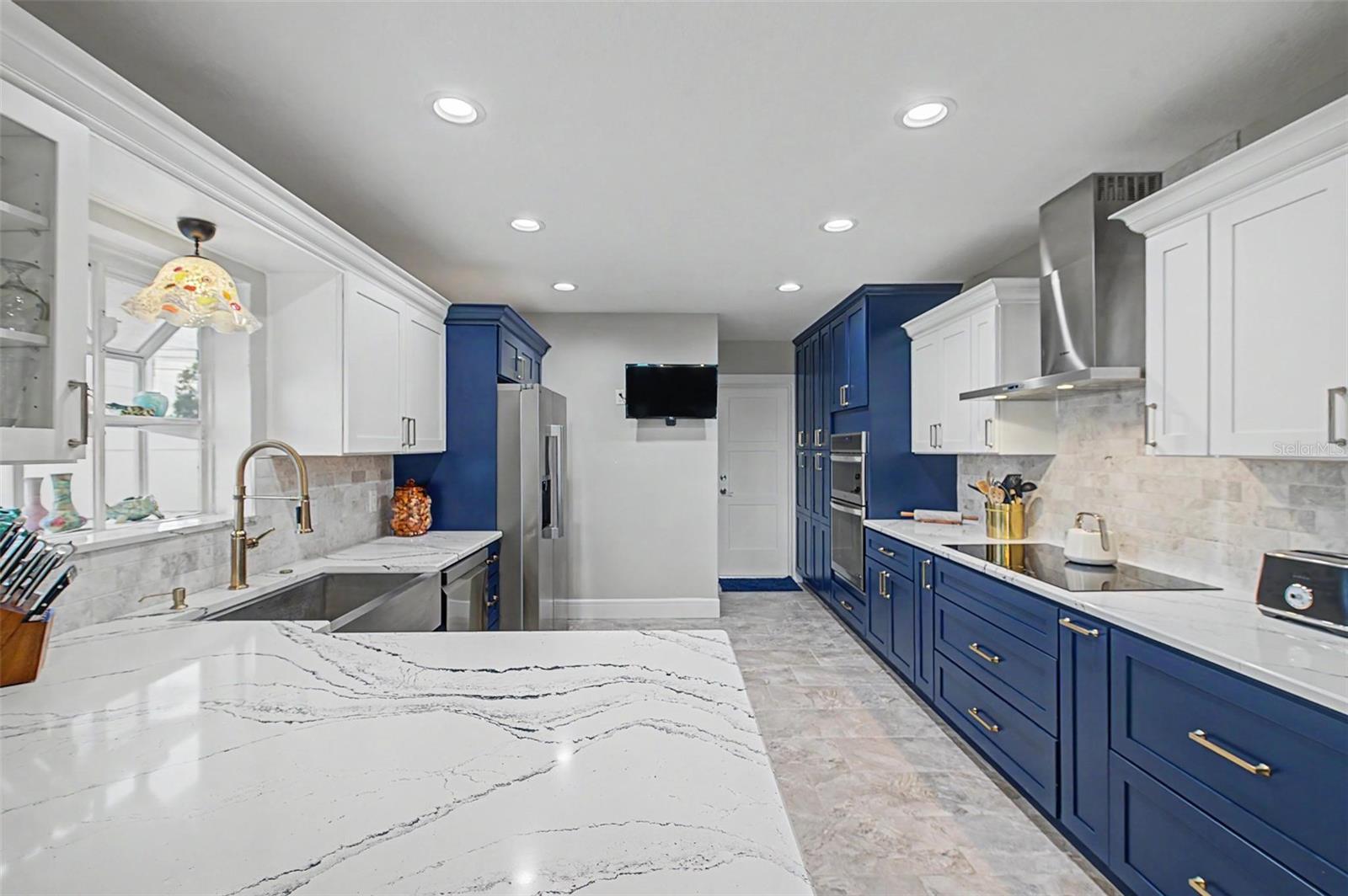 704 BAYSHORE DR — photo 17