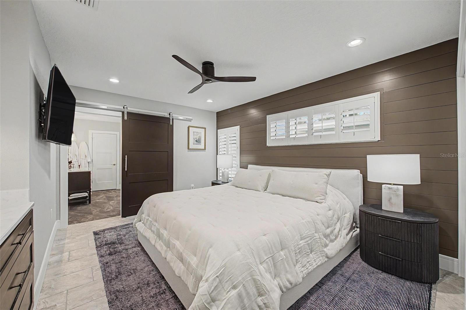 704 BAYSHORE DR — photo 35