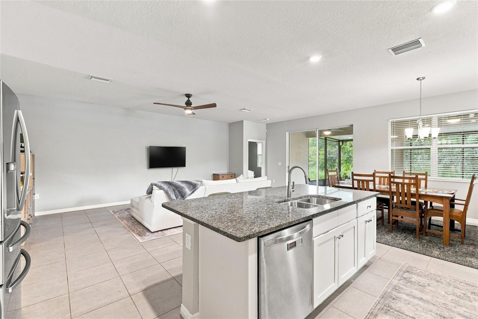 12387 EASTPOINTE DR — photo 16