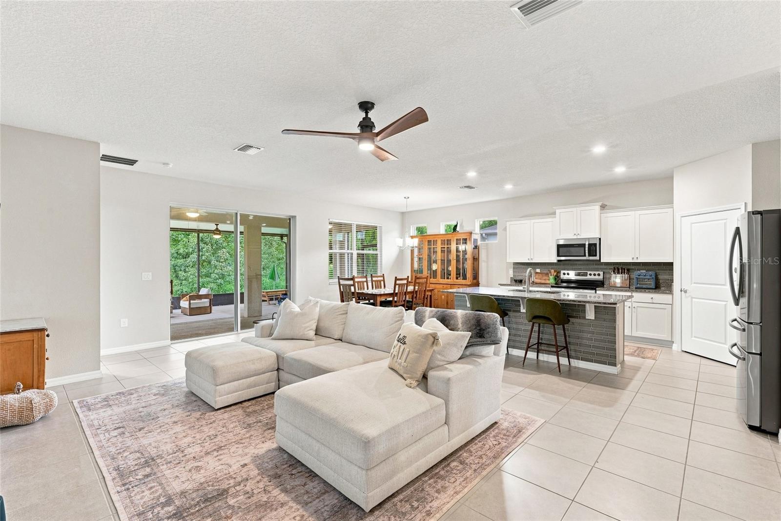 12387 EASTPOINTE DR — photo 4