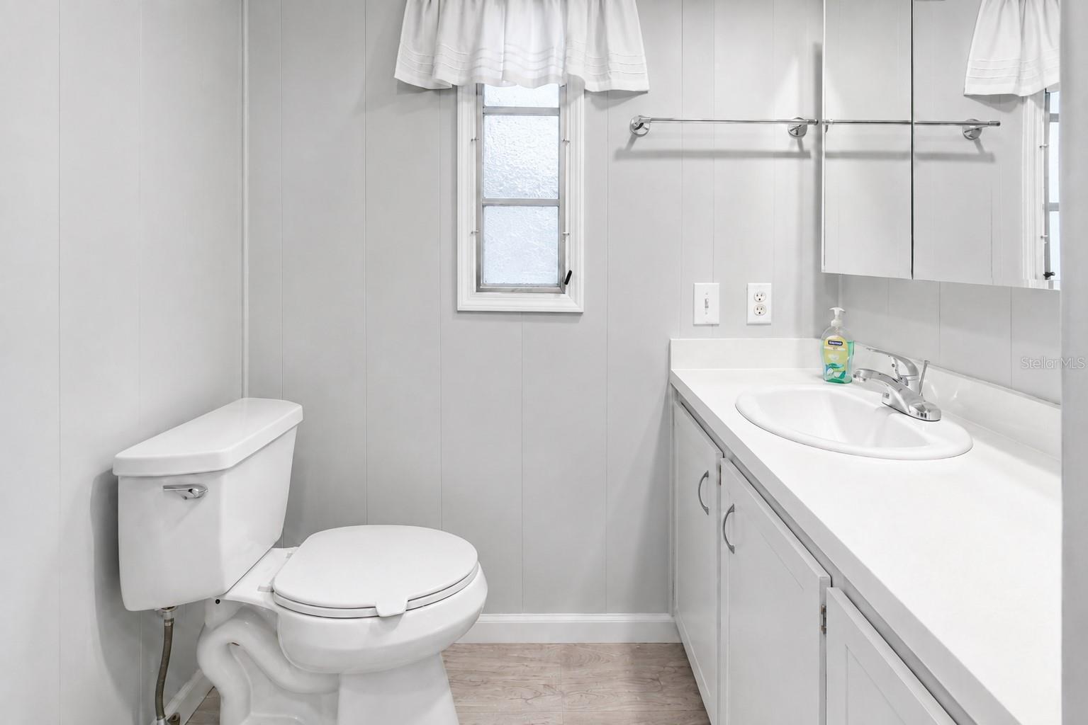 516 TAMPICO DR — photo 11