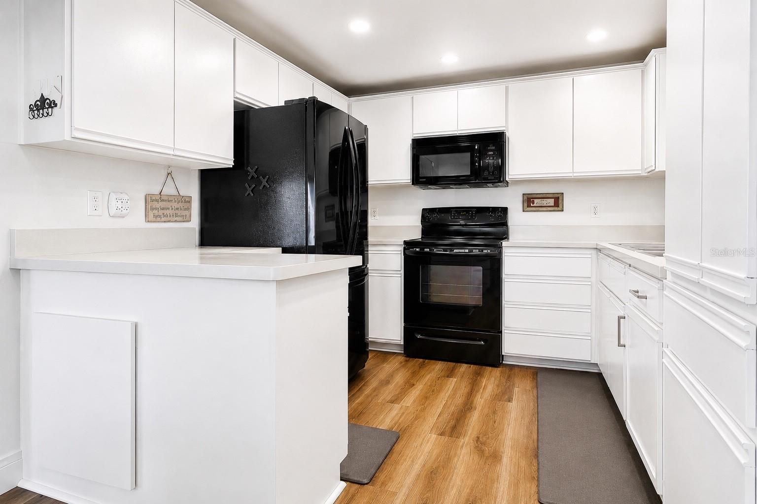 516 TAMPICO DR — photo 3