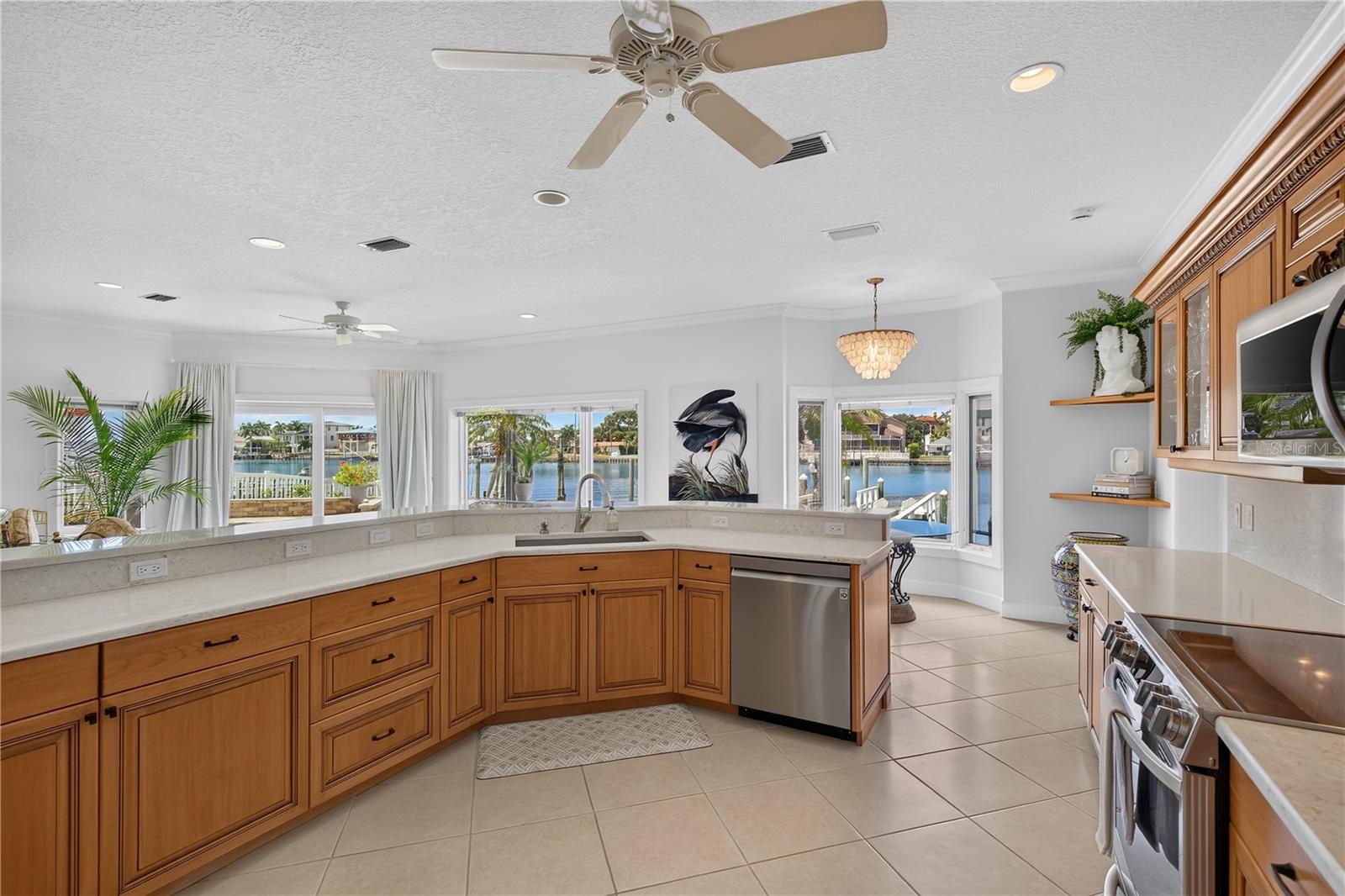 204 POINCIANA LN — photo 28