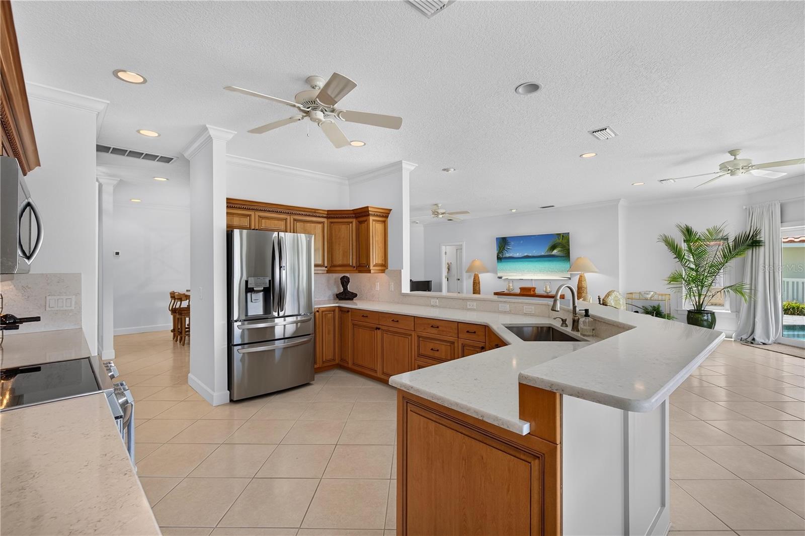 204 POINCIANA LN — photo 33