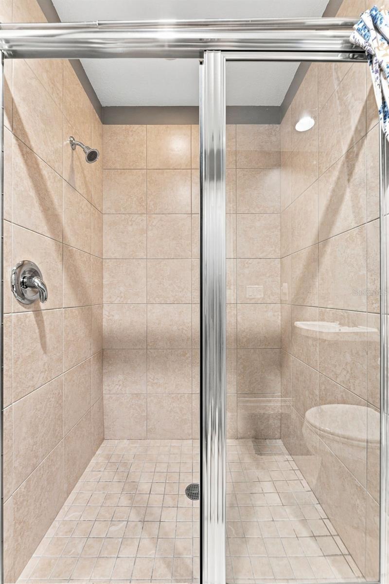 1209 E CUMBERLAND AVE #1404 — photo 32