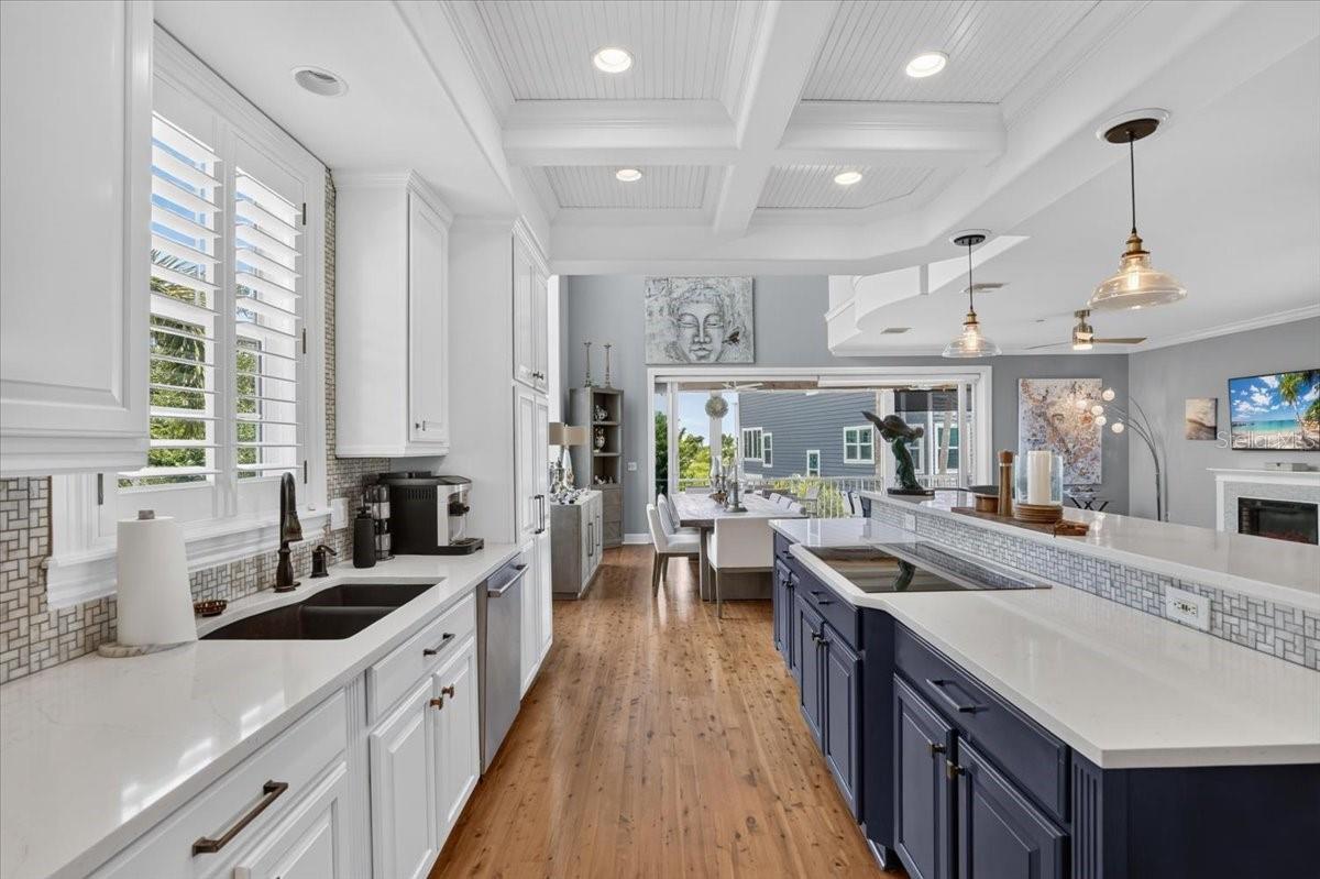6330 LAGUNA DR — photo 22