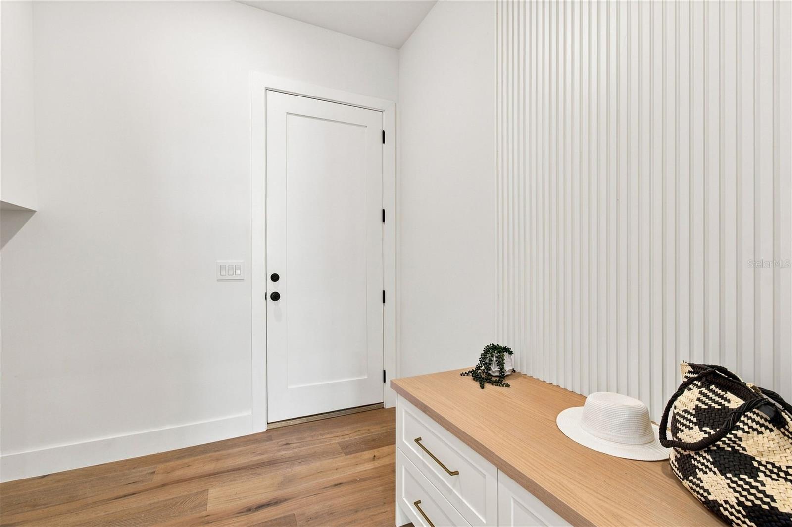 3609 S GARDENIA AVE — photo 10