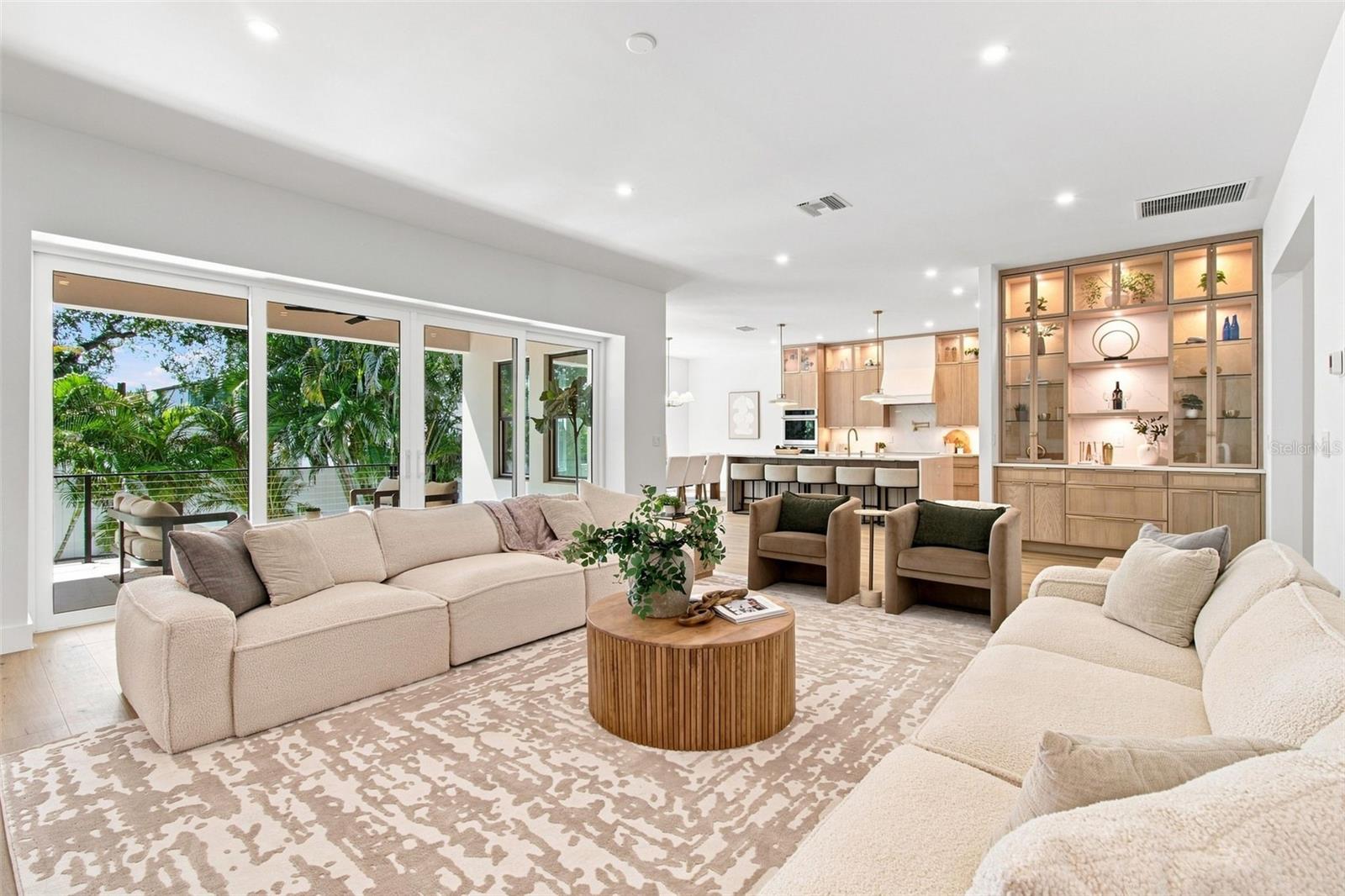 3609 S GARDENIA AVE — photo 32