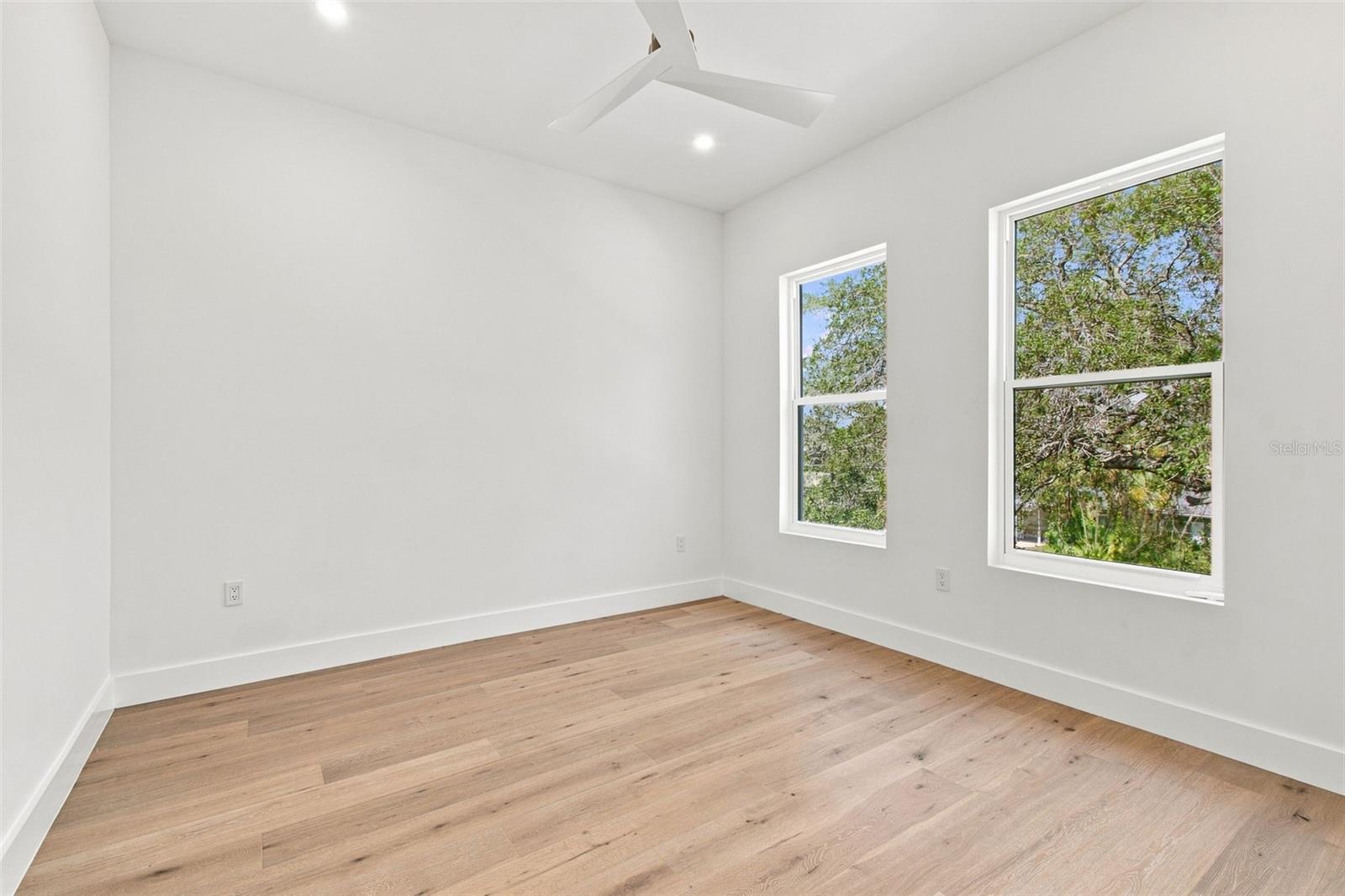 3609 S GARDENIA AVE — photo 47