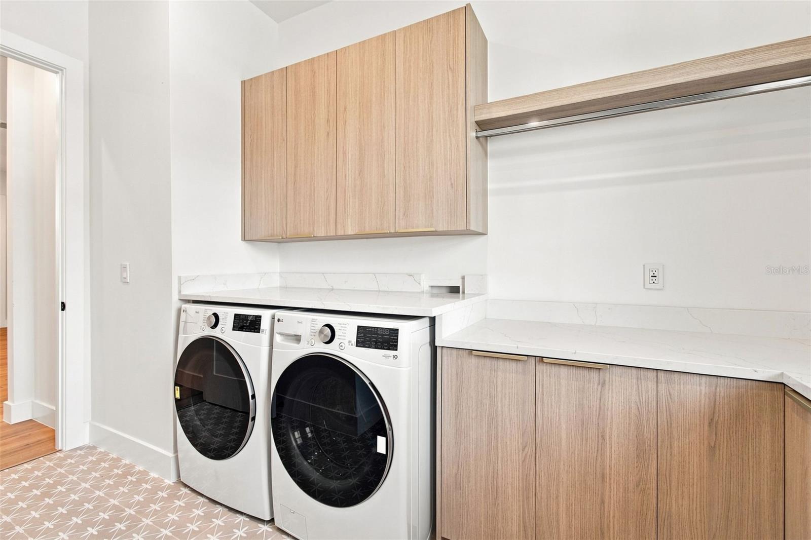 3609 S GARDENIA AVE — photo 43