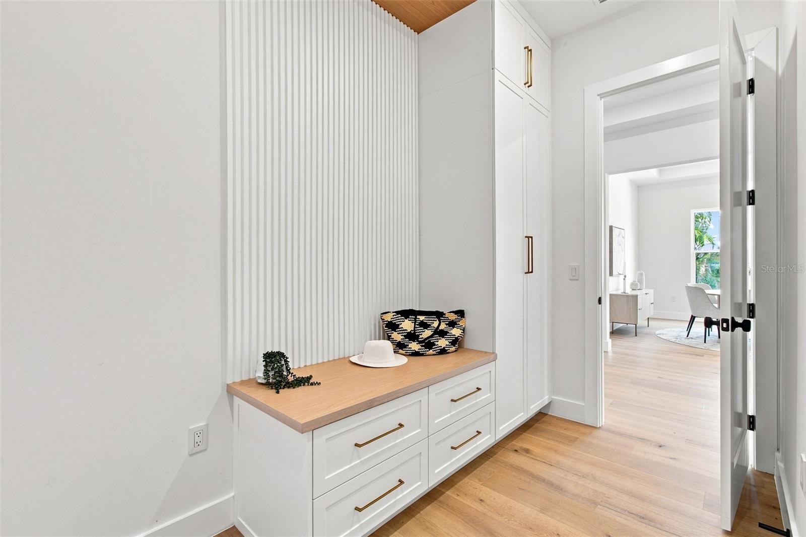 3609 S GARDENIA AVE — photo 12