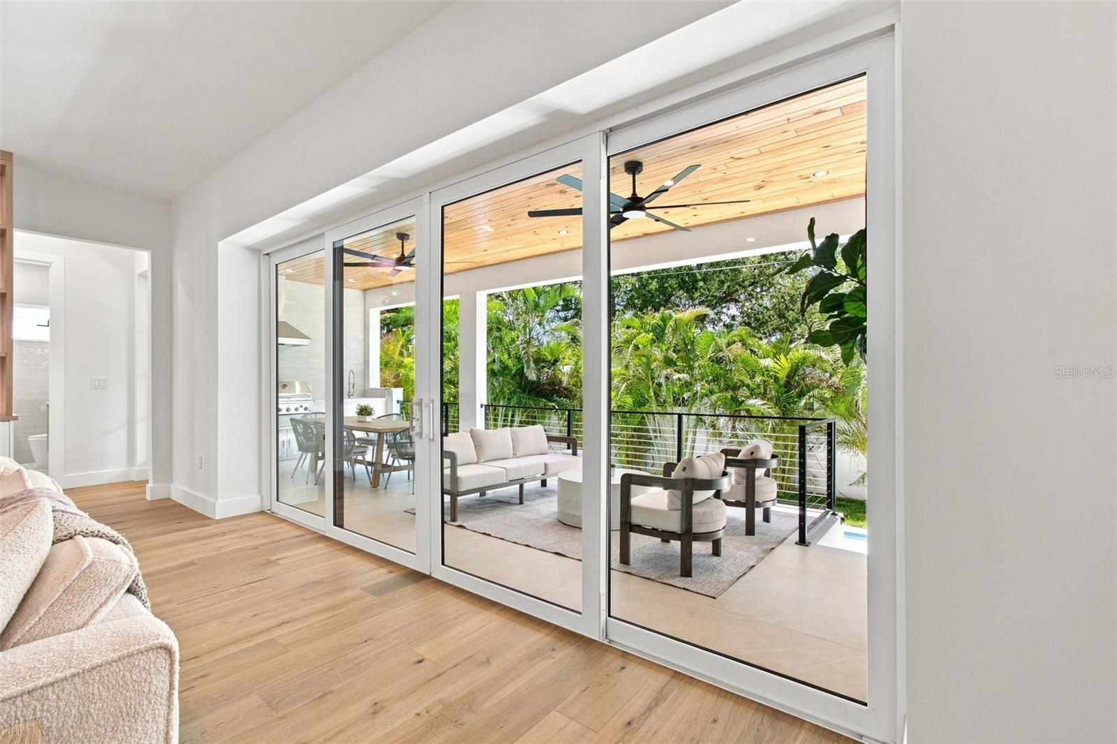 3609 S GARDENIA AVE — photo 34