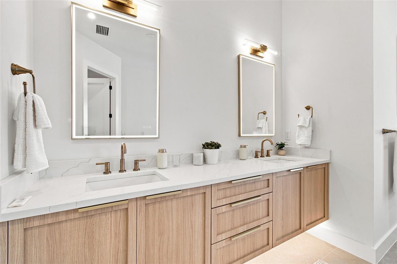 3609 S GARDENIA AVE — photo 65