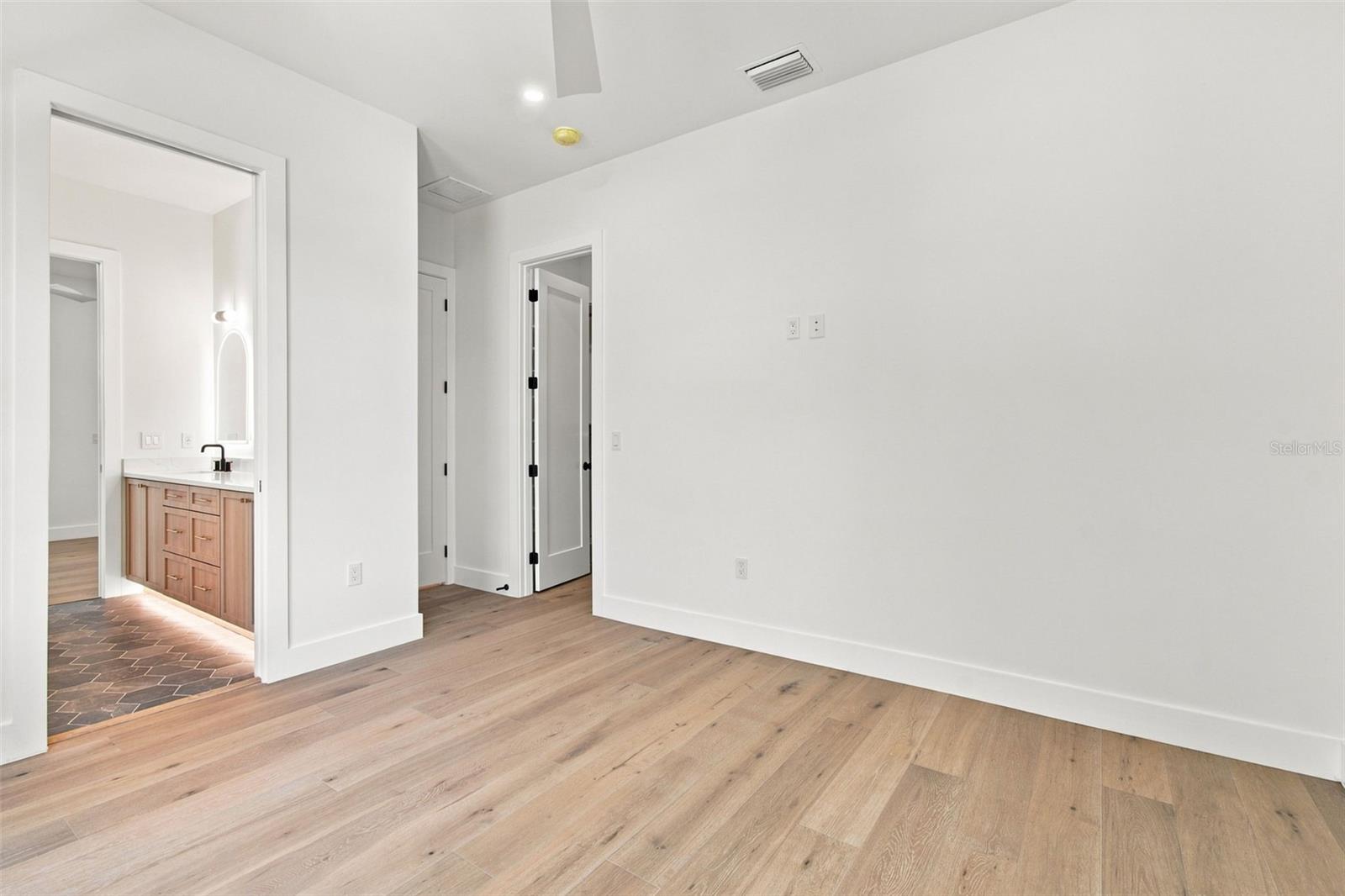 3609 S GARDENIA AVE — photo 48