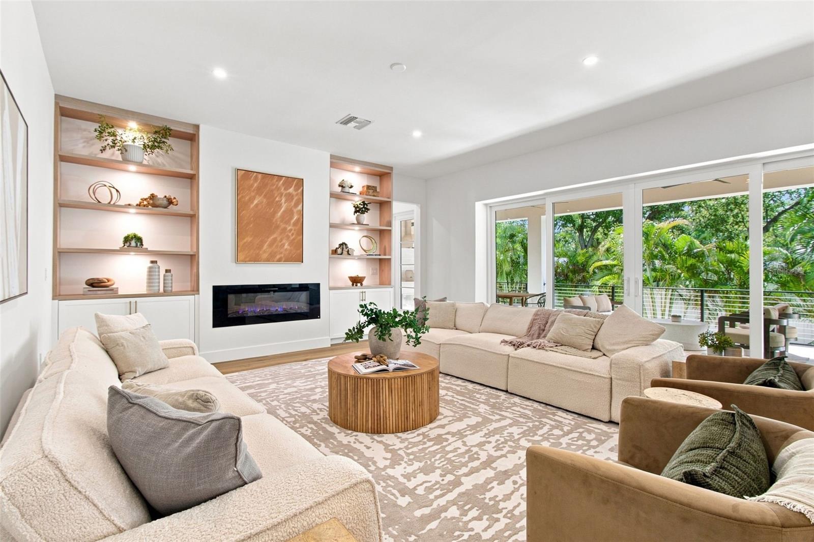 3609 S GARDENIA AVE — photo 31