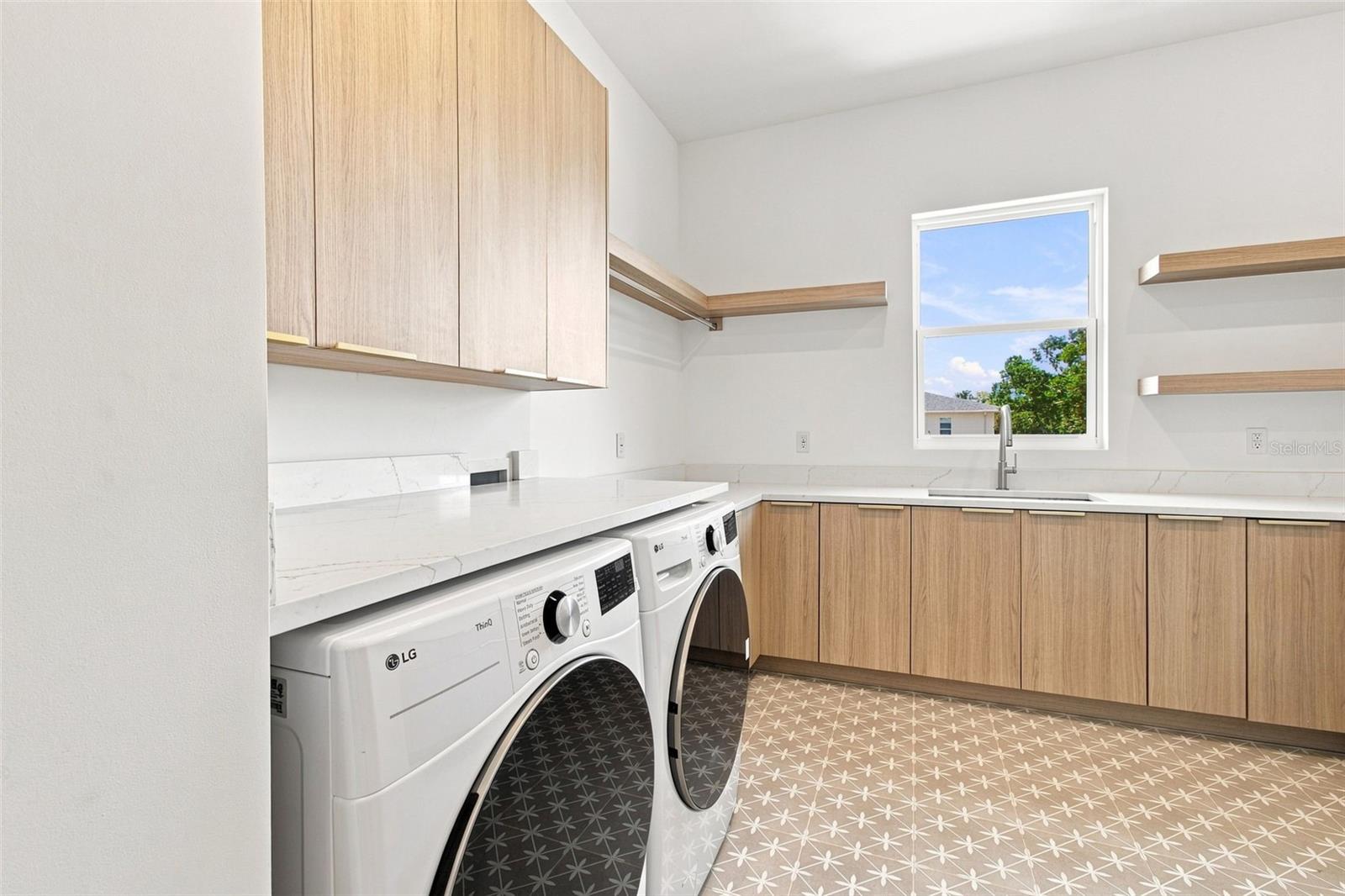 3609 S GARDENIA AVE — photo 41
