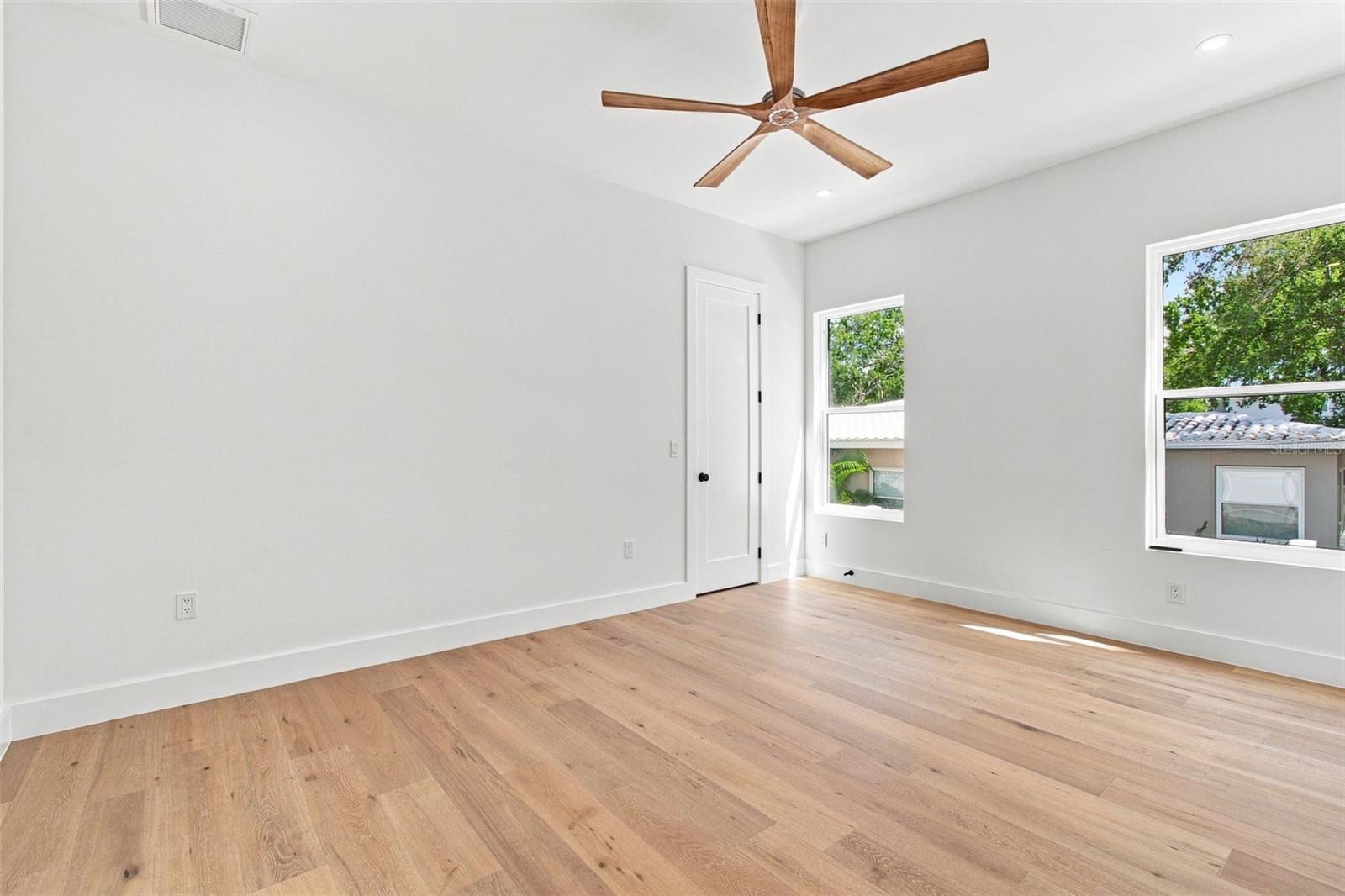 3609 S GARDENIA AVE — photo 38