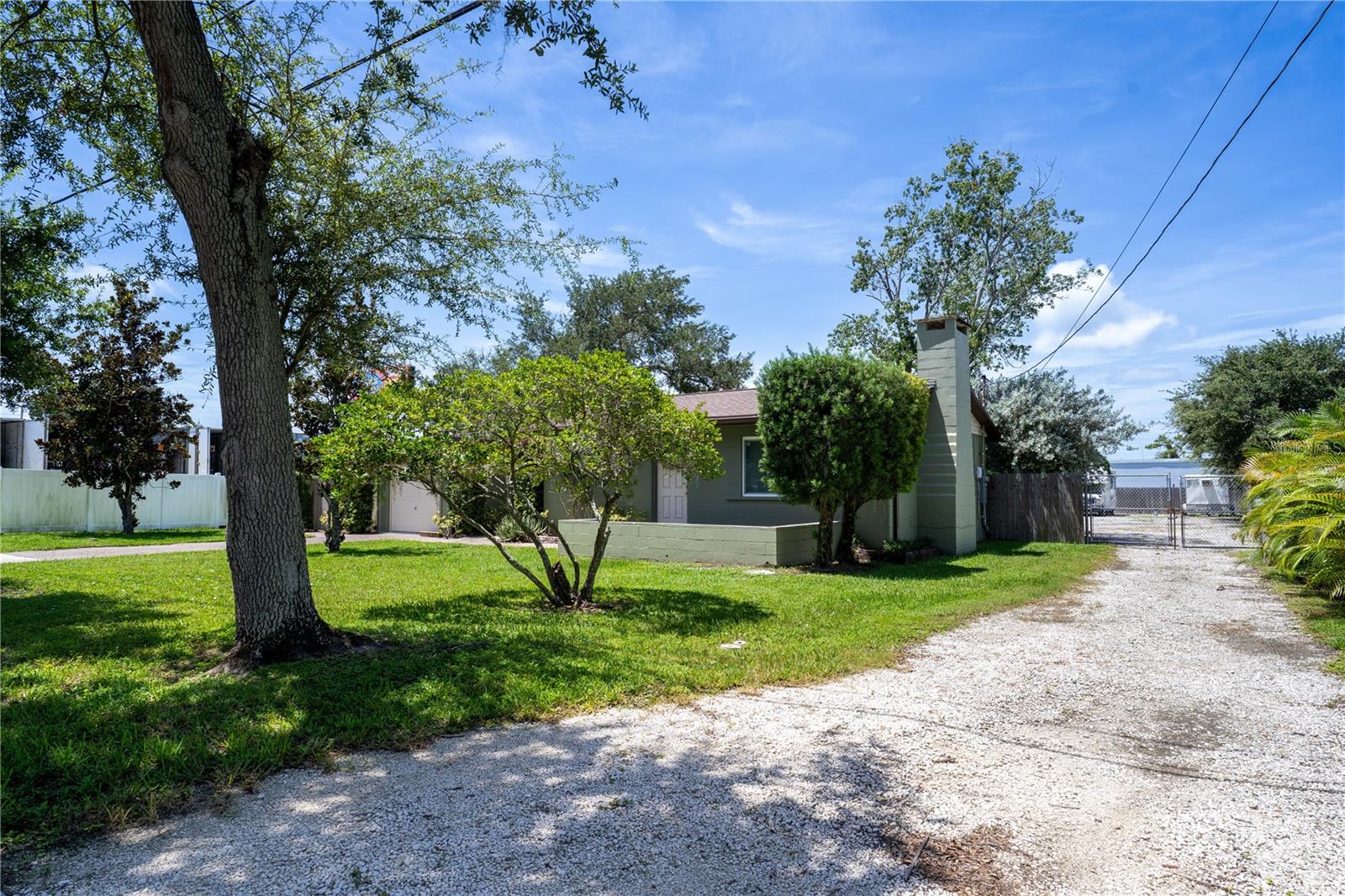 883 SOUTH WIND LN — photo 3
