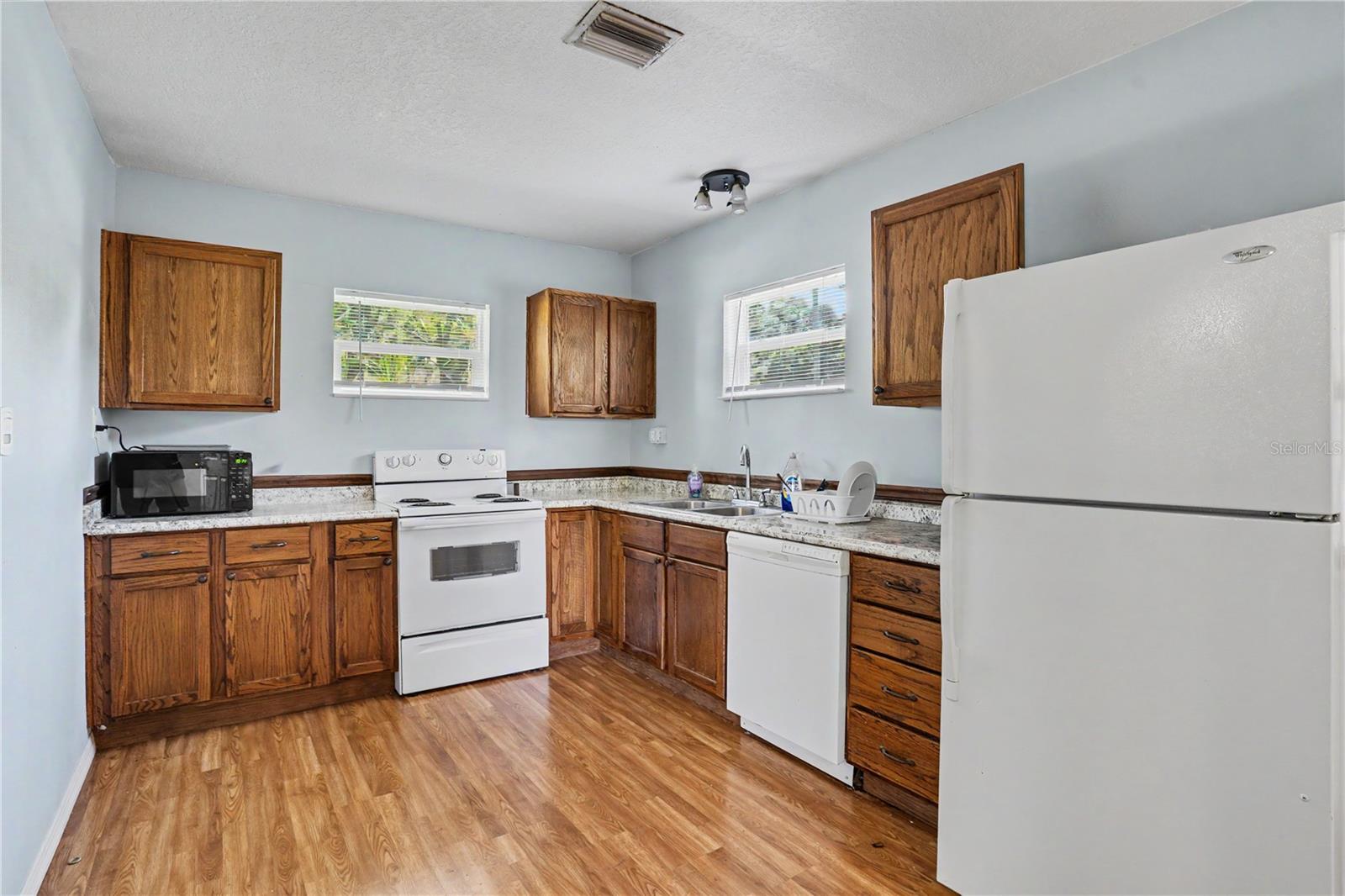 883 SOUTH WIND LN — photo 8