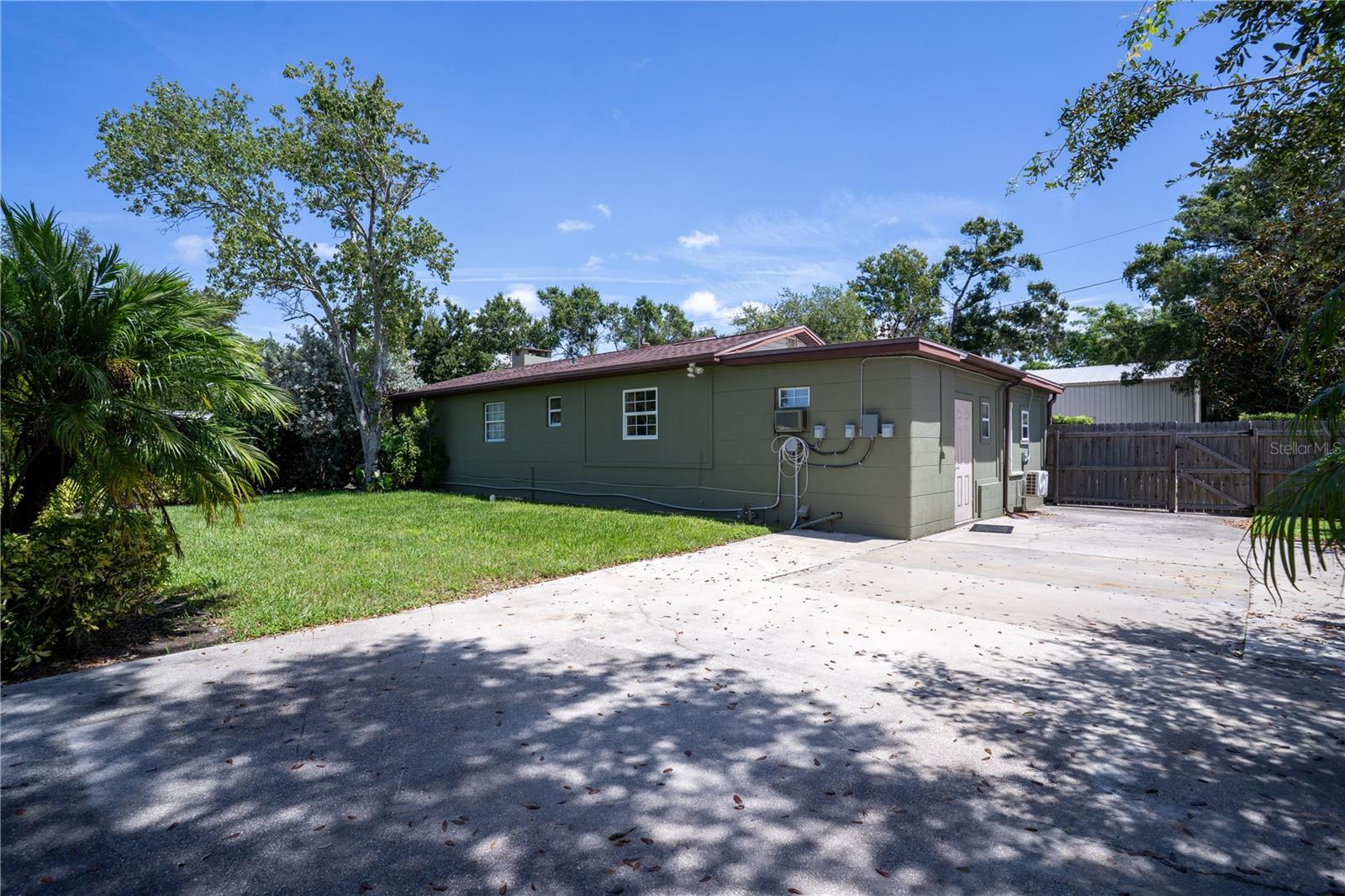 883 SOUTH WIND LN — photo 17