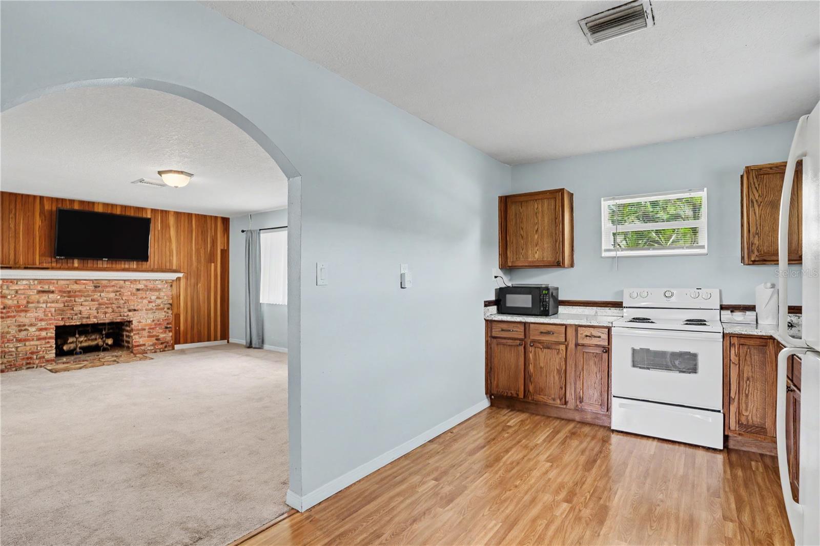 883 SOUTH WIND LN — photo 11