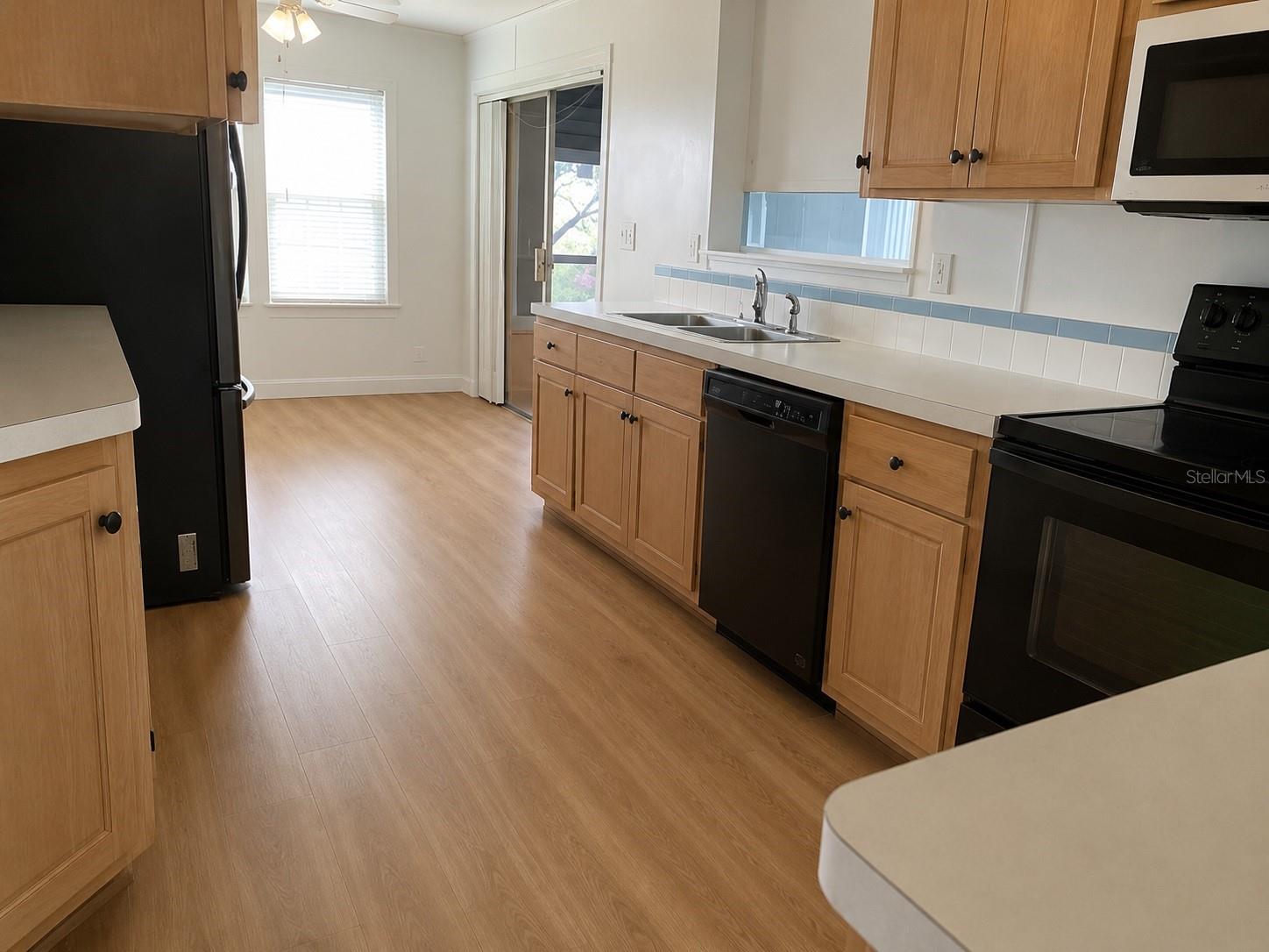 37643 LANDIS AVE — photo 2