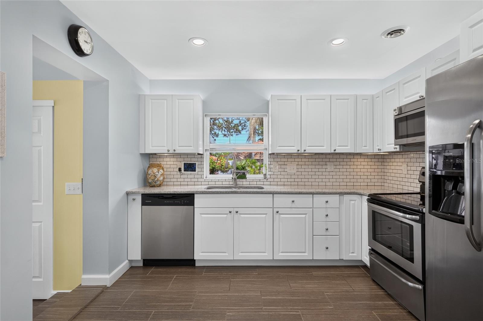 1420 GRAY ST S — photo 9