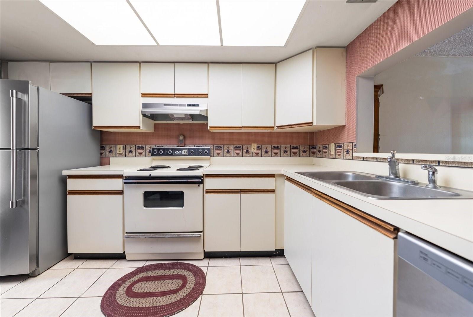 330 PROMENADE DR #206 — photo 6